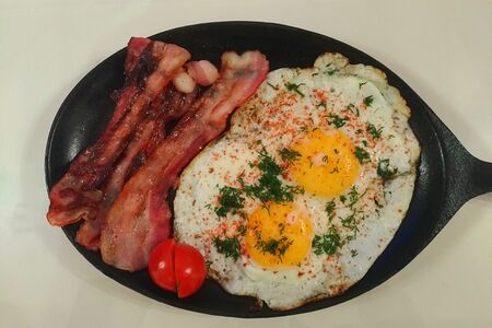 Яичница с беконом