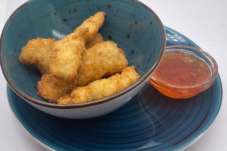 Куриные стрипсы с соусом свит-чили