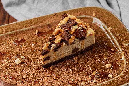 Чизкейк Сникерс