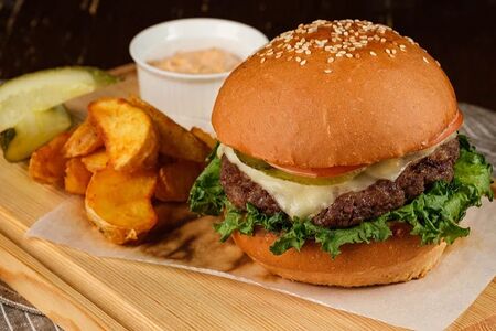 Бургер с мраморной говядиной