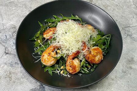 Руккола с тигровыми креветками