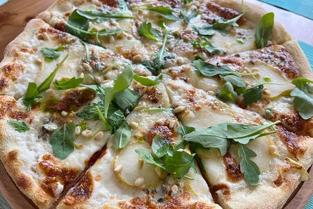 Пицца Груша-горгонзола