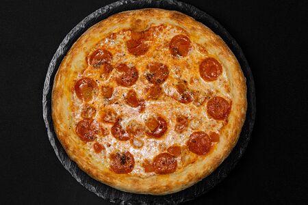 Пепперони с томатами