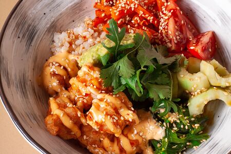 Боул с попкорном из креветок с остринкой