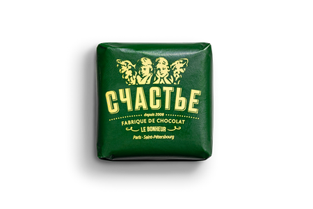 Конфета пралине с брусникой и кедровыми орехами