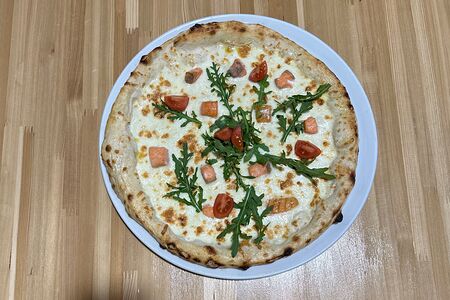 Пицца с лососем