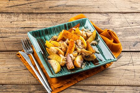 Картофель, жаренный с грибами