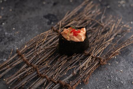 Гункан лосось