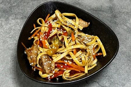 Удон со свининой