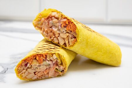 Шаурма маленькая в сырном лаваше с сыром