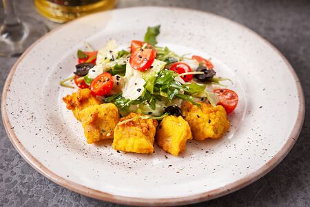 Салат с курицей карри