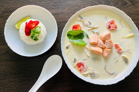 Суп Том кха с лососем