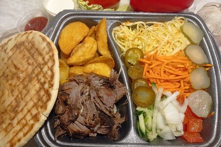 Шаверма говяжья на тарелке