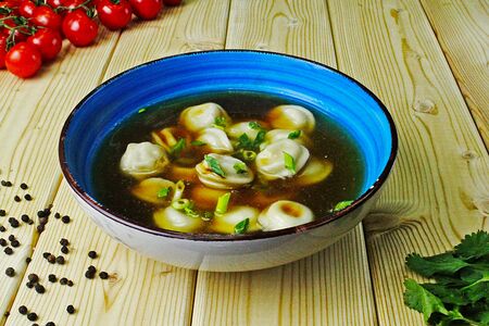 Пельмешки из телятины в соево-чесночном бульоне