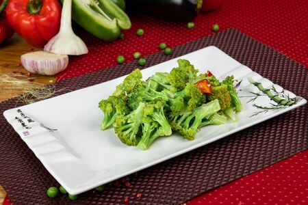 Брокколи под чесночным соусом