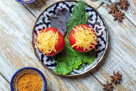 Закуска в помидоре с кальмаром