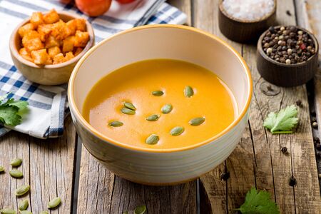 Тыквенный крем-суп с гренками