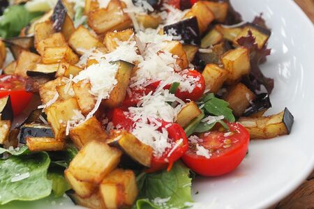 Закуска из жареных баклажанов