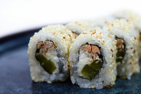 Ролл Такузи