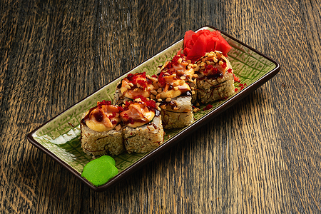 Запеченный ролл с лососем