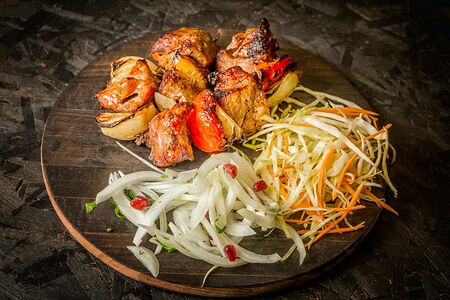 Фирменный шашлык из cвинoй шеи