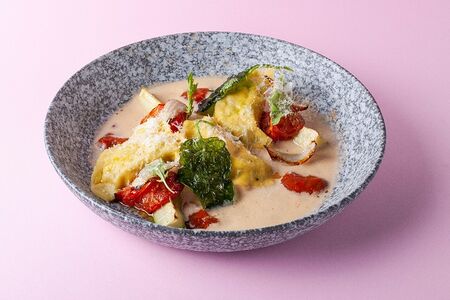 Домашние равиоли с креветками и лососем