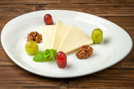 Сулугуни молочный