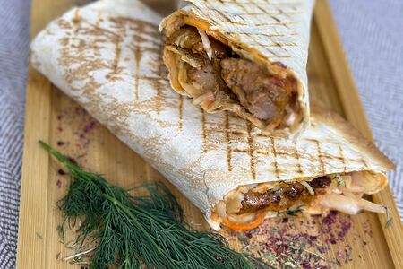 Мега шаурма из свинины в лаваше