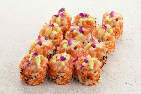 Ролл с опаленным лососем и гребешком (12 шт)