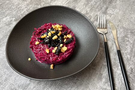Салат Свекла с грецким орехом и черносливом