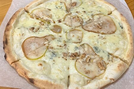 Пицца с грушей и с сыром Блю чиз