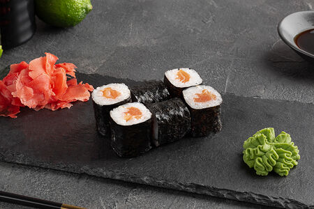 Маки с лососем