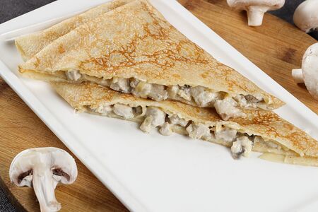 Блин с курицей и грибами и сыром