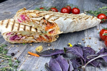 Шаурма в тандырном лаваше