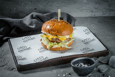 Бургер из мраморной говядины