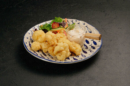 Fish and chips с соусом