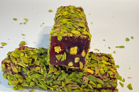 Гранатовый лукум с фисташками