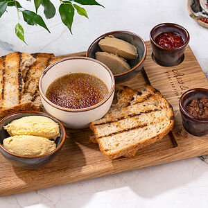 Ассорти паштетов из курицы, куриной печени и печени кролика