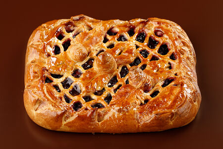 Пирог с черной смородиной