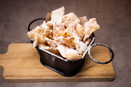 Хворост с сахарной пудрой