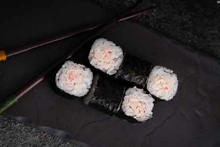 Маки с крабом