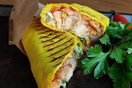 Шаурма в сырном лаваше с говядиной