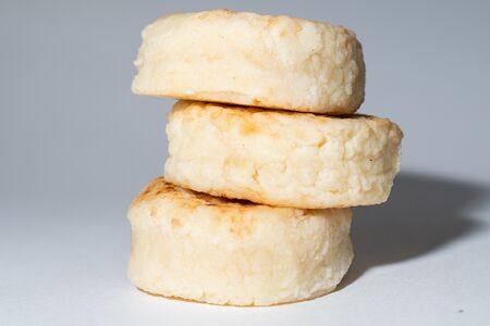 Запеченные сырники с овсяной гранолой