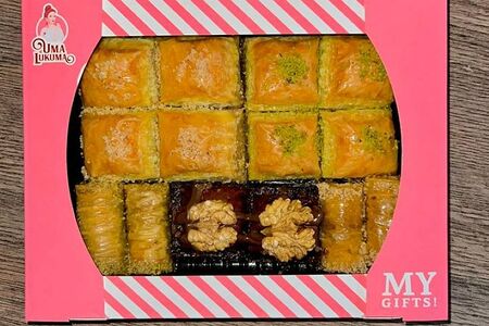 Ассорти пахлавы в фирменной упаковке Сундук-Фундук