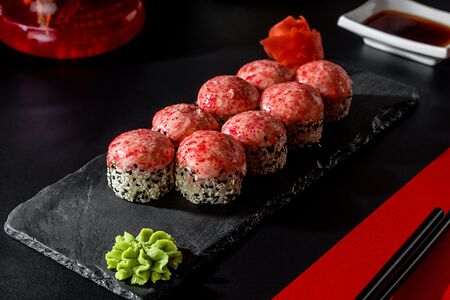 Запечённый ролл с лососем