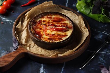 Жареный сыр сулугуни с помидорами