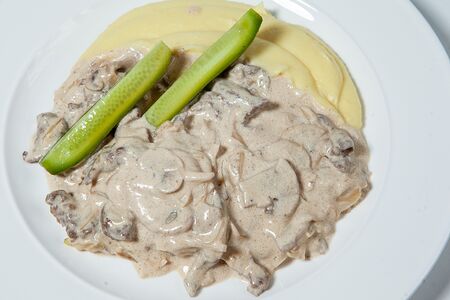 Бефстроганов из говяжьей вырезки