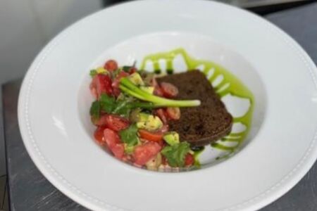 Салат из 2х видов помидор