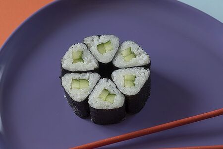 Мини-ролл с огурцом