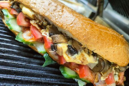 Дёнер с сыром, грибами и беконом